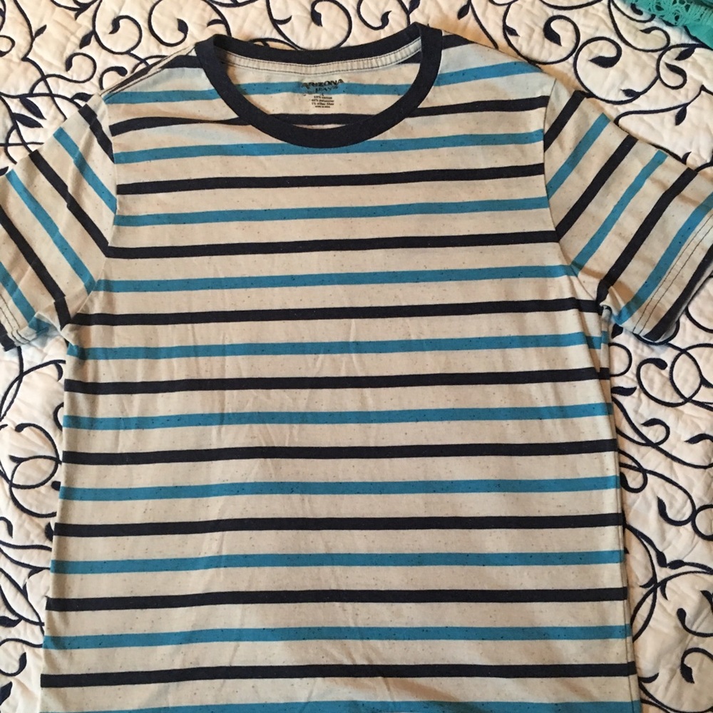 Young men’s tee shirt